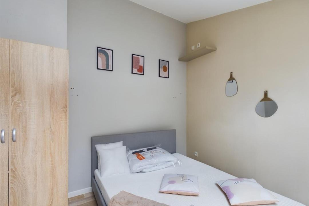 Photo of Bedroom in Romilly-sur-Seine