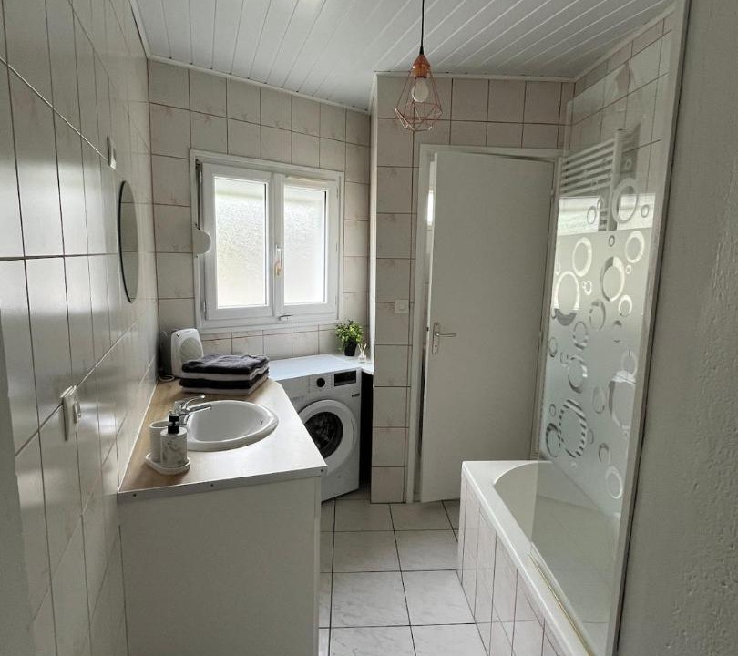 Photo of Bathroom in Albert