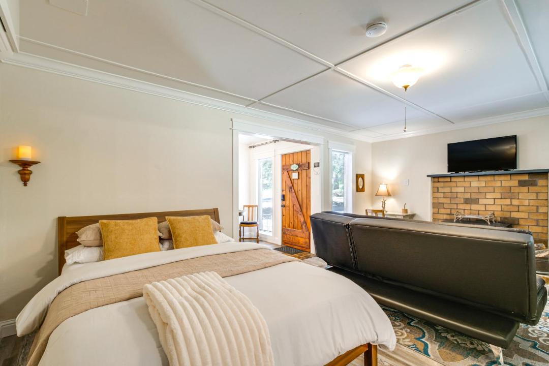 Photo of Bedroom in Klamath Falls