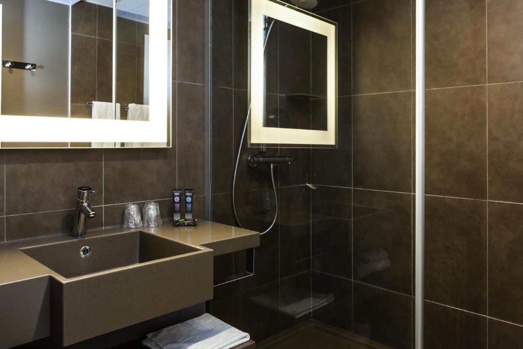 Photo of Bathroom in Magny-les-Hameaux