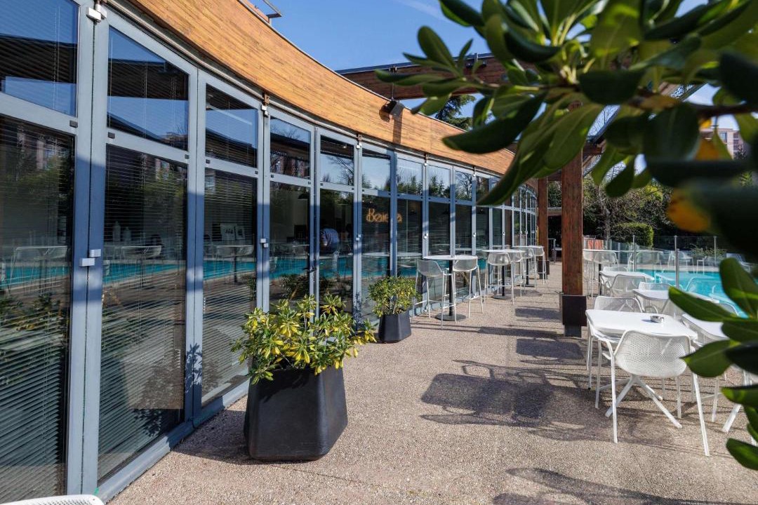 Photo of Others in Valence