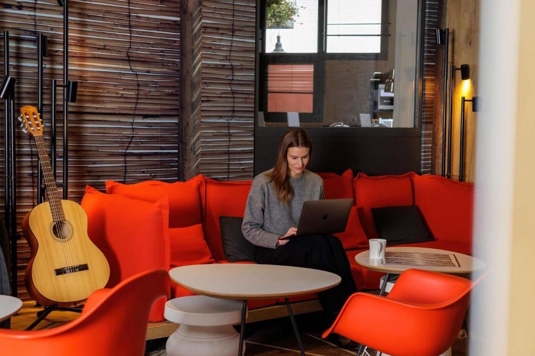 Photo of Others in Valence