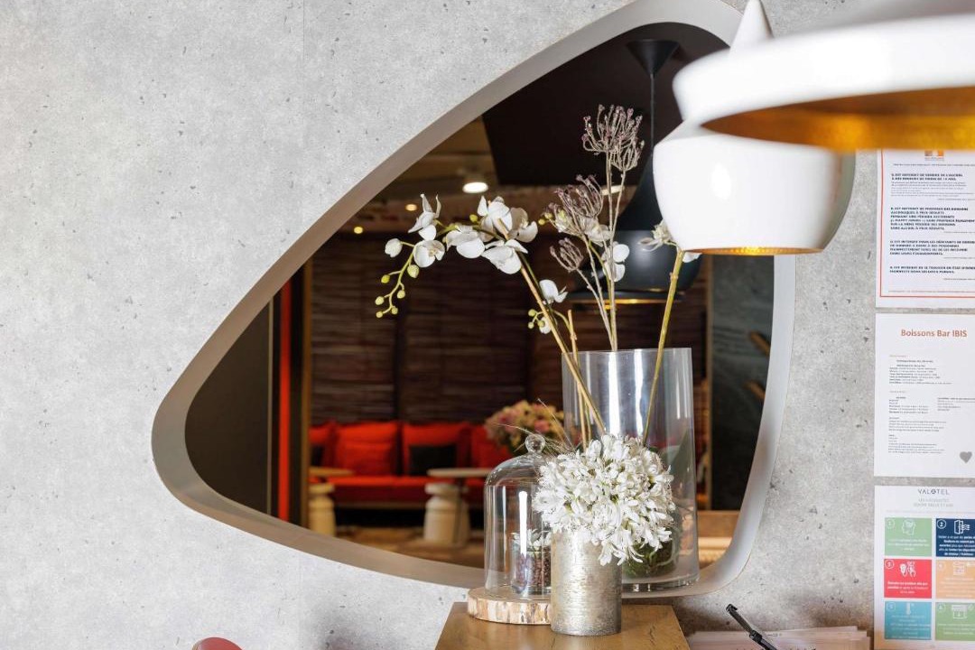 Photo of Others in Valence