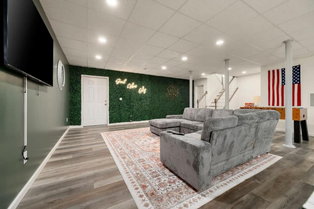 Photo of Others in Sparrow Bush