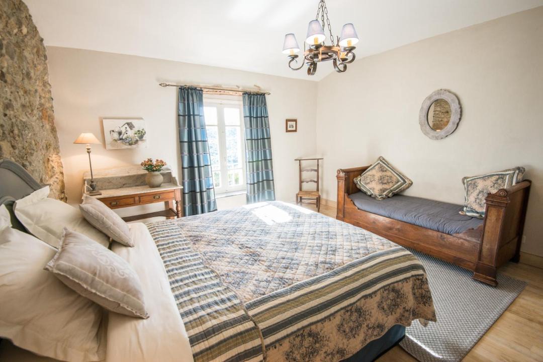 Photo of Bedroom in Roullens