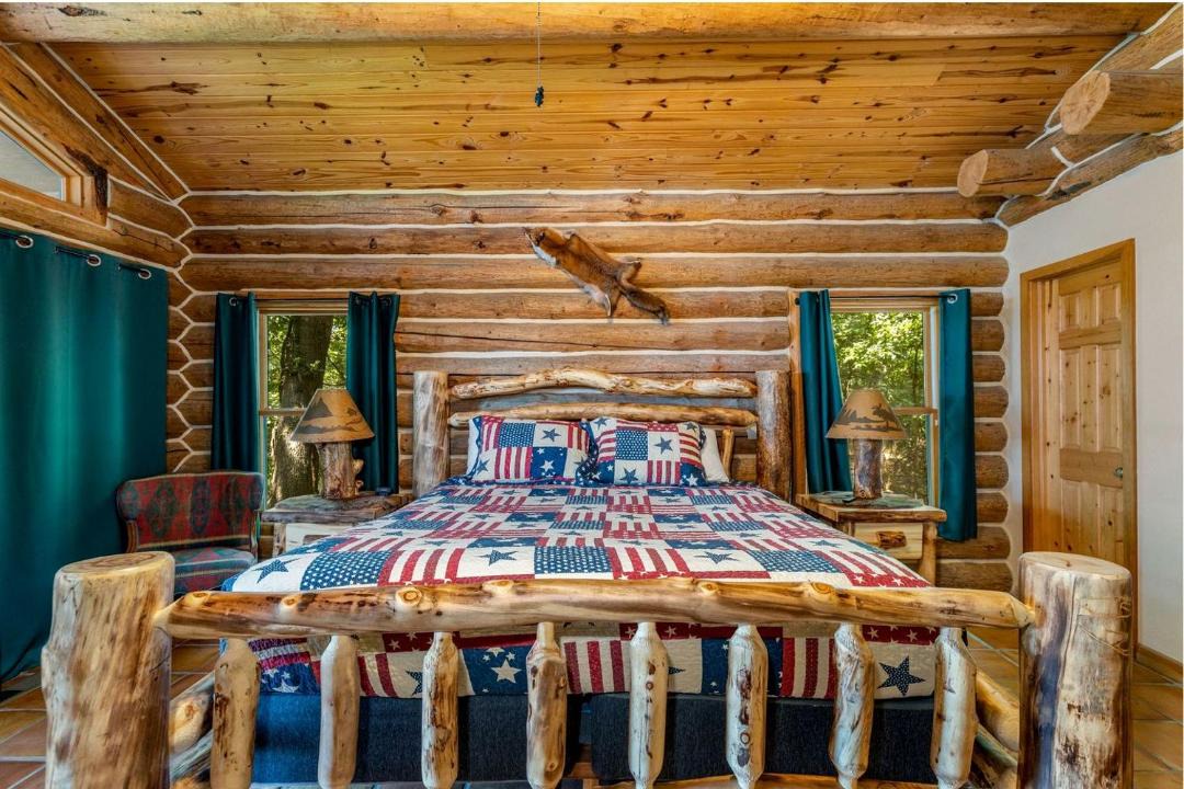 Photo of Bedroom in Mayes County