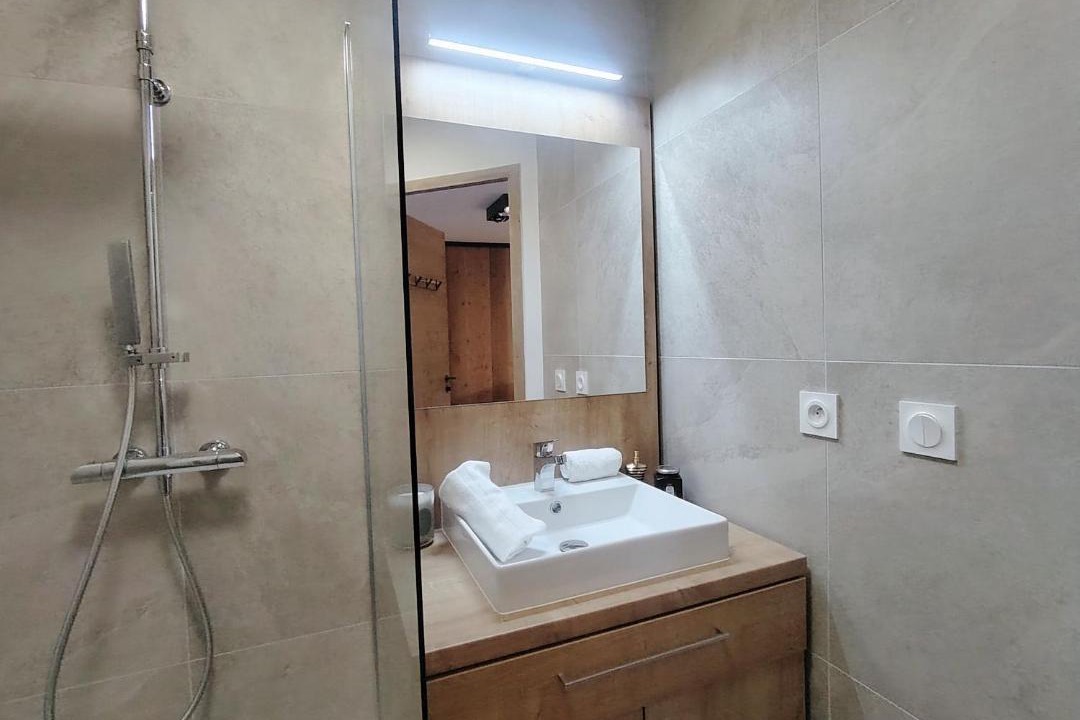 Photo of Bathroom in Eclose-Est