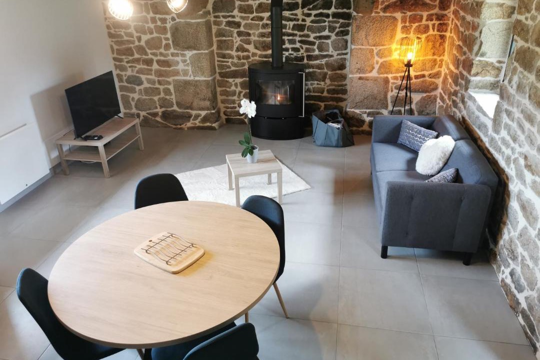 Photo of Others in Elliant