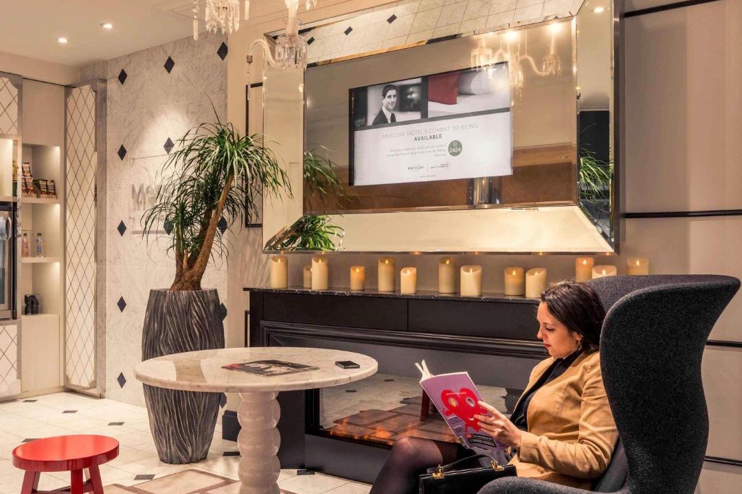 Photo of Others in Vivienne