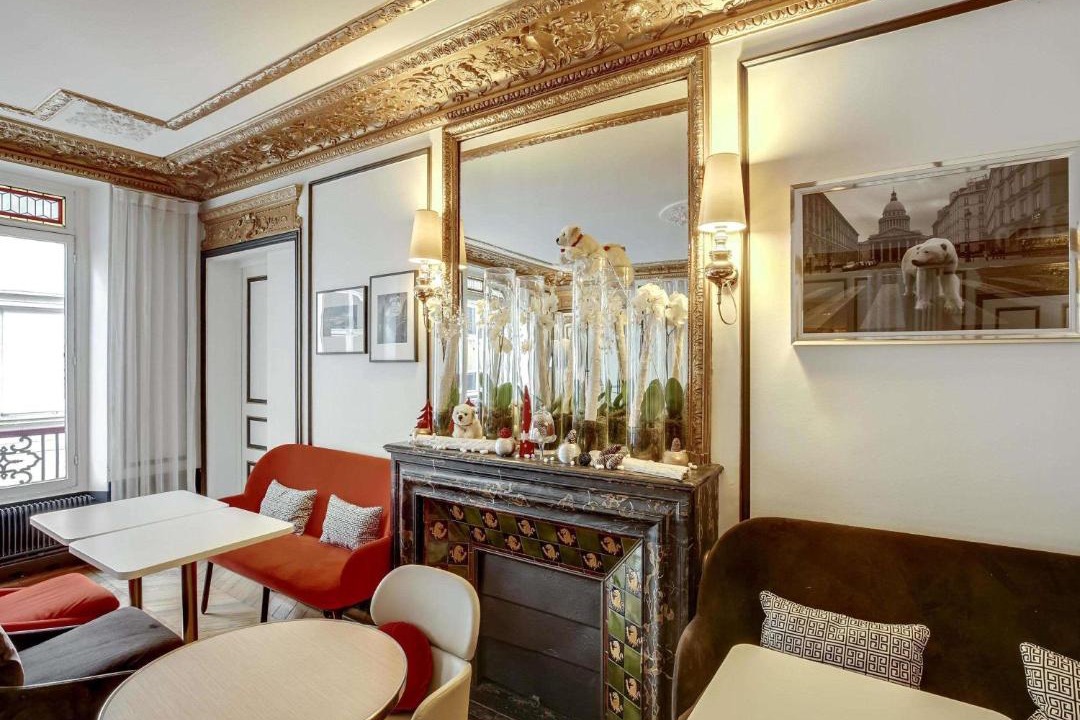 Photo of Others in Vivienne