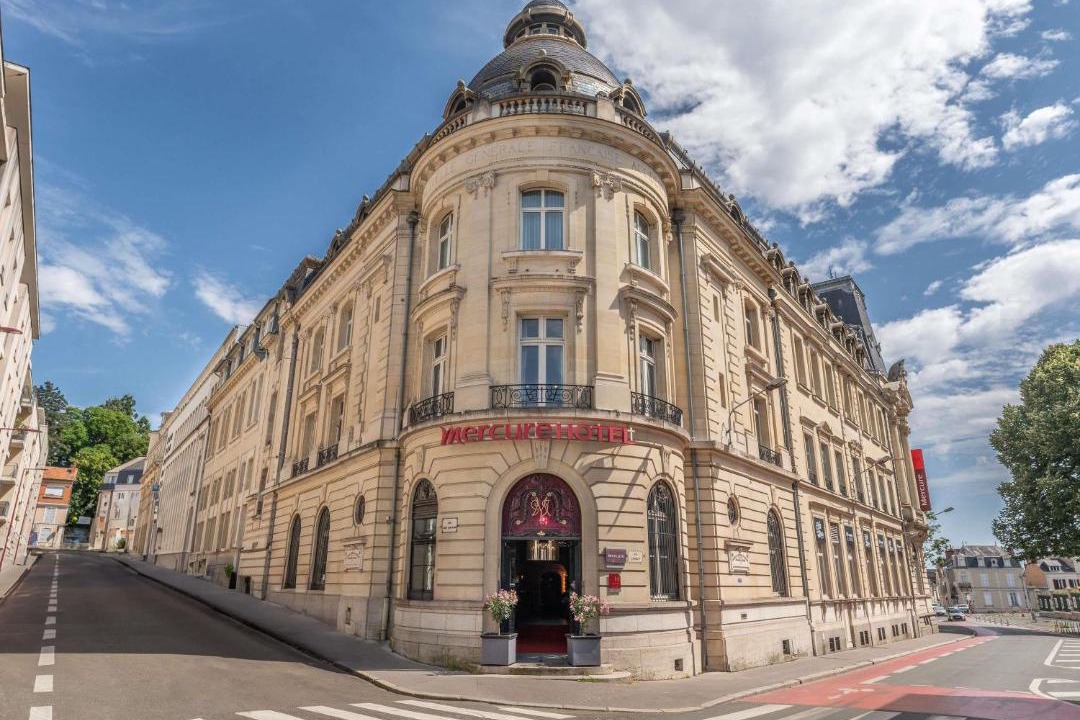 Photo of Buildings in Bollee