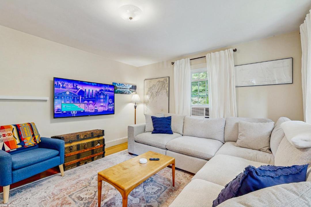 Photo of Livingroom in Cumberland Foreside