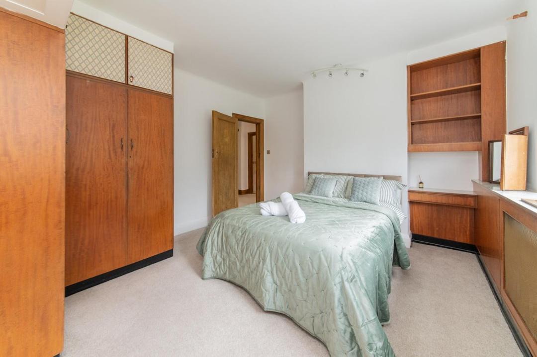 Photo of Bedroom in Canons