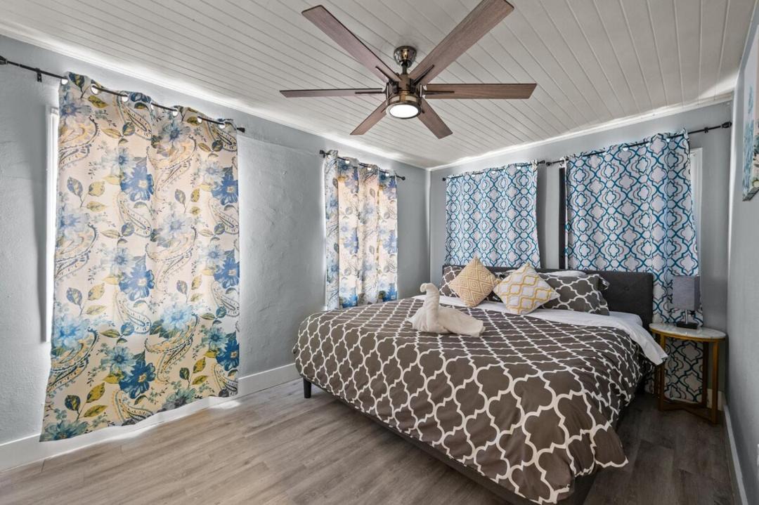 Photo of Bedroom in Neartown