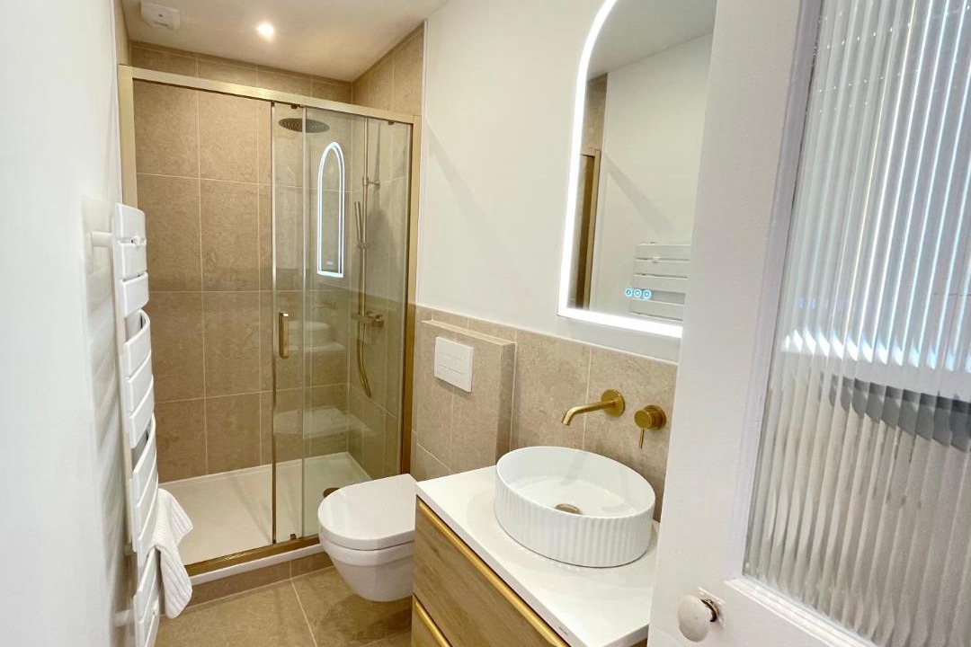 Photo of Bathroom in Anatole France Danton