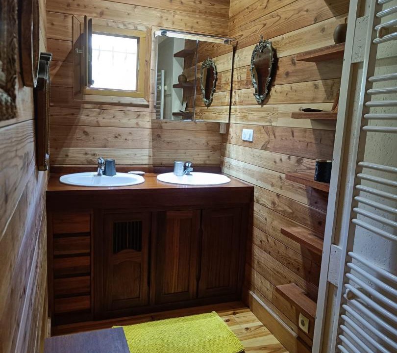 Photo of Bathroom in Roquefort-les-Cascades