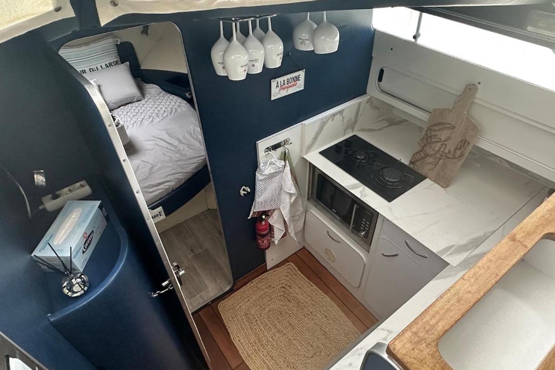 Photo of Others in Valence