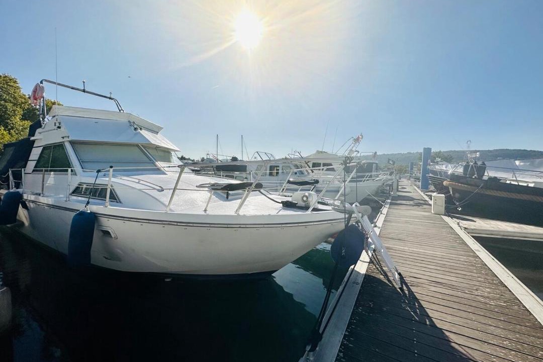 Photo of Others in Valence