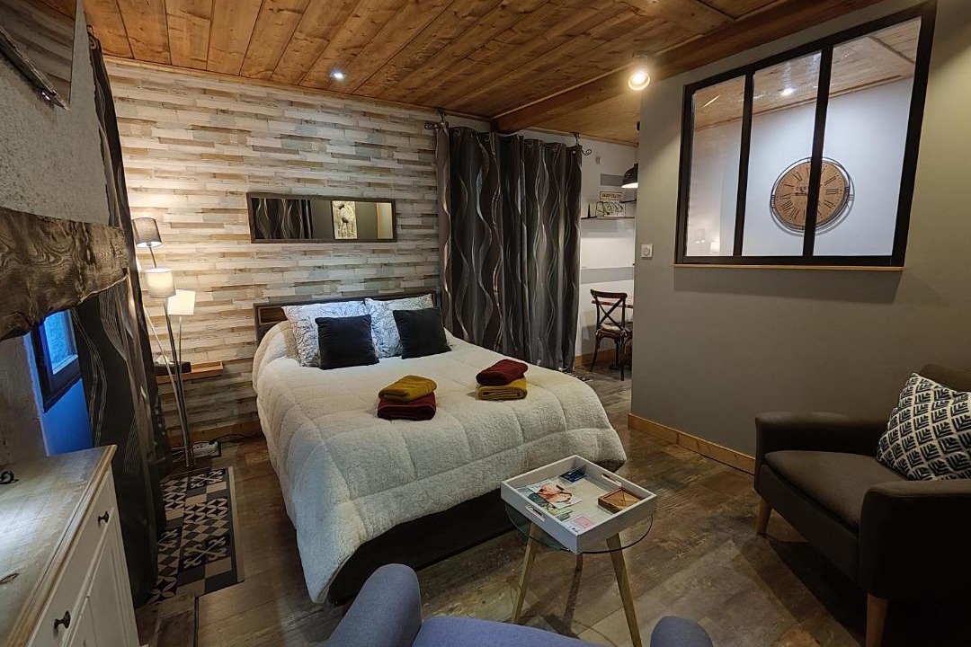 Photo of Bedroom in Genos