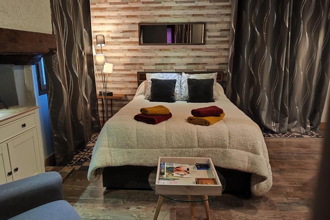 Photo of Bedroom in Genos