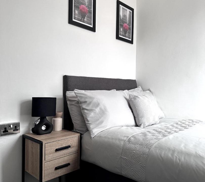 Photo of Others in Openshaw