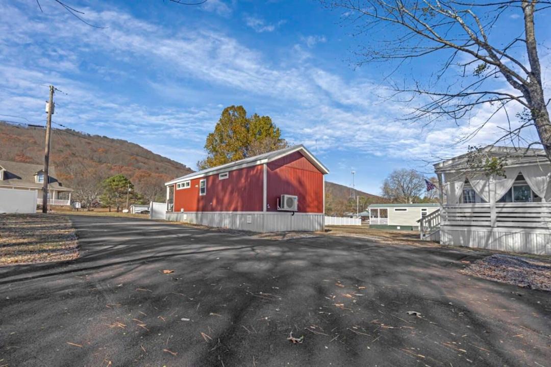 Photo of Buildings in Owens Cross Roads