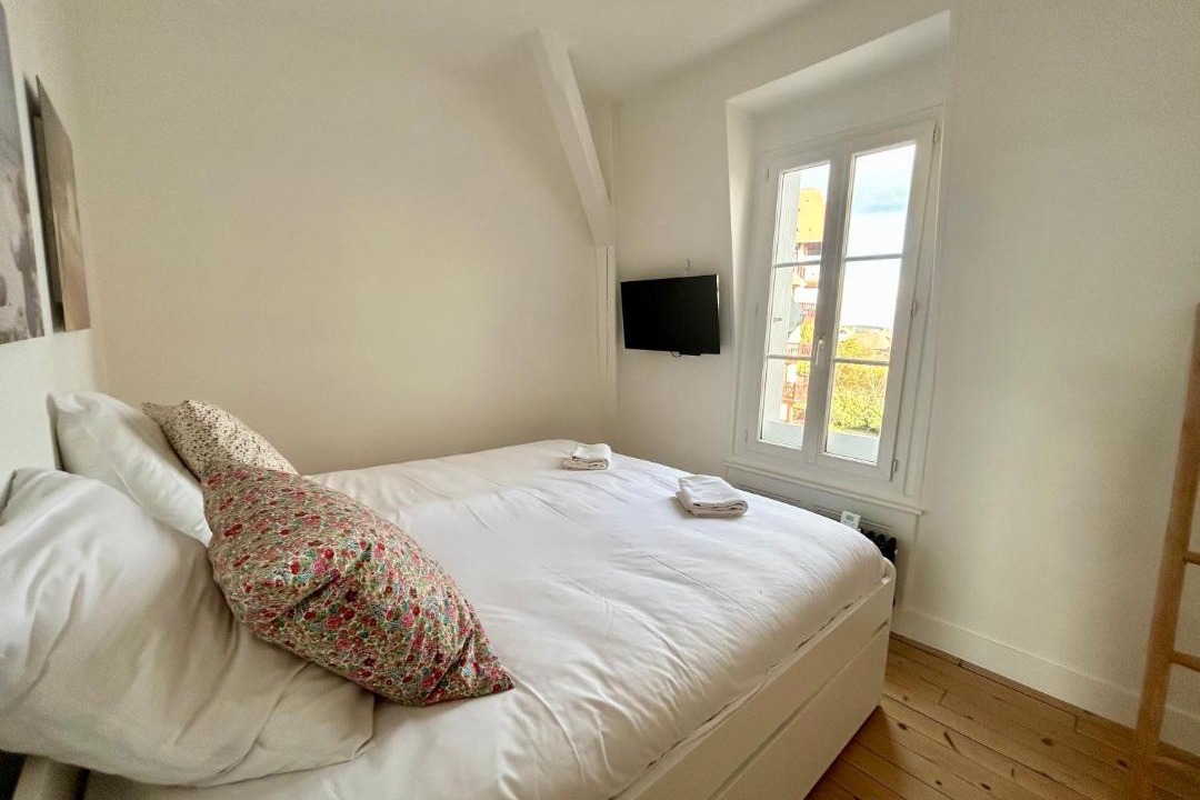 Photo of Bedroom in Deauville City Centre
