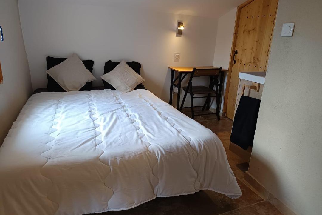 Photo of Bedroom in Arles City Centre