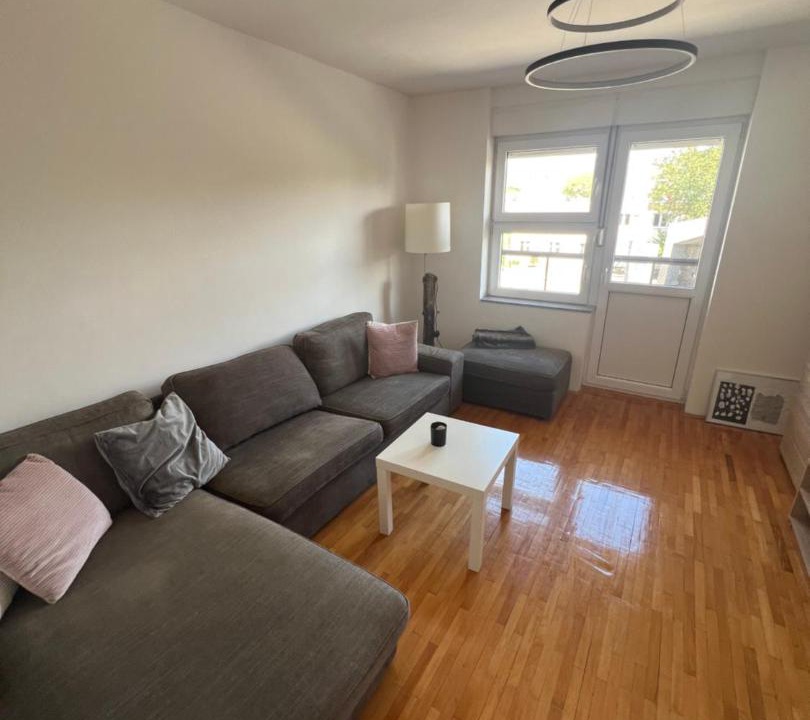Photo of Livingroom in Cove Parja