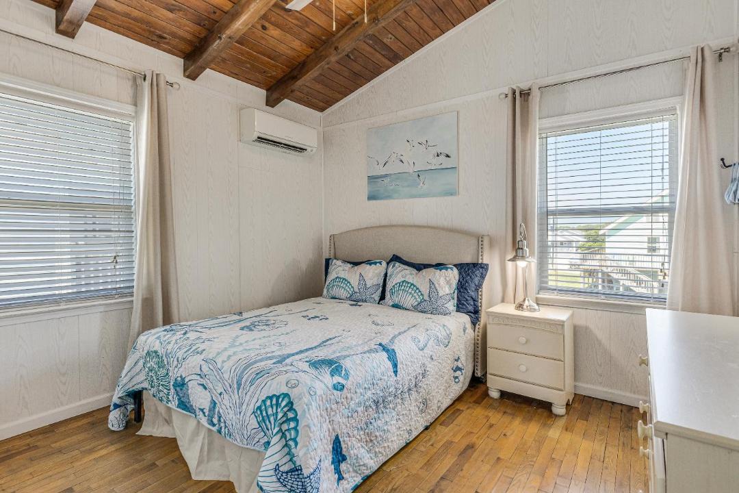 Photo of Bedroom in Oak Island