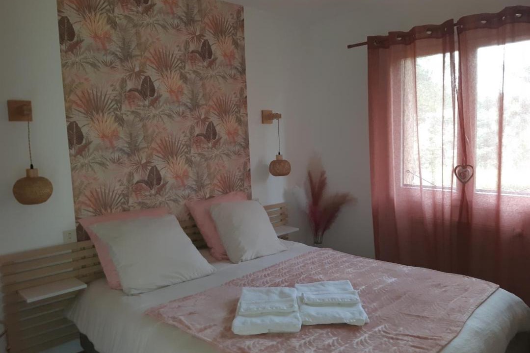 Photo of Bedroom in Cailloux-sur-Fontaines