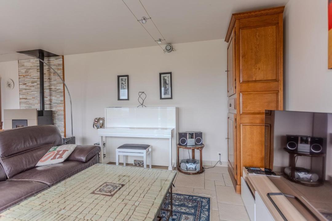 Photo of Others in Buzy