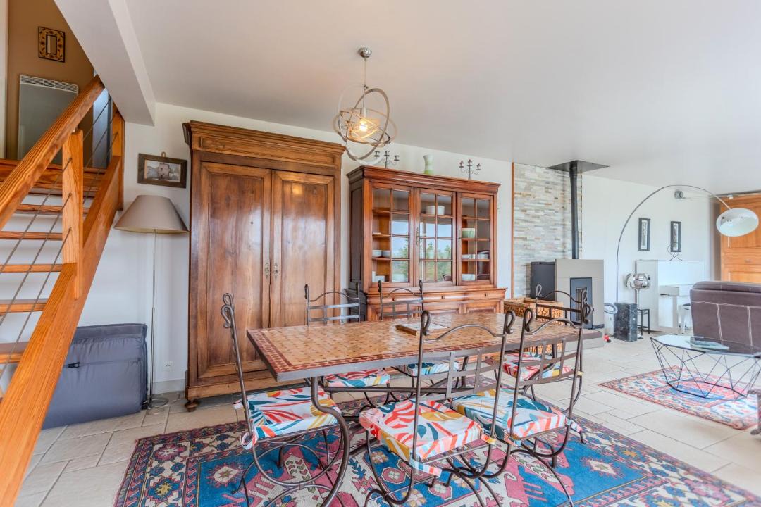 Photo of Others in Buzy