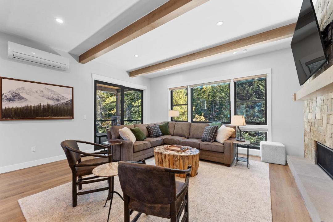 Photo of Livingroom in River Run