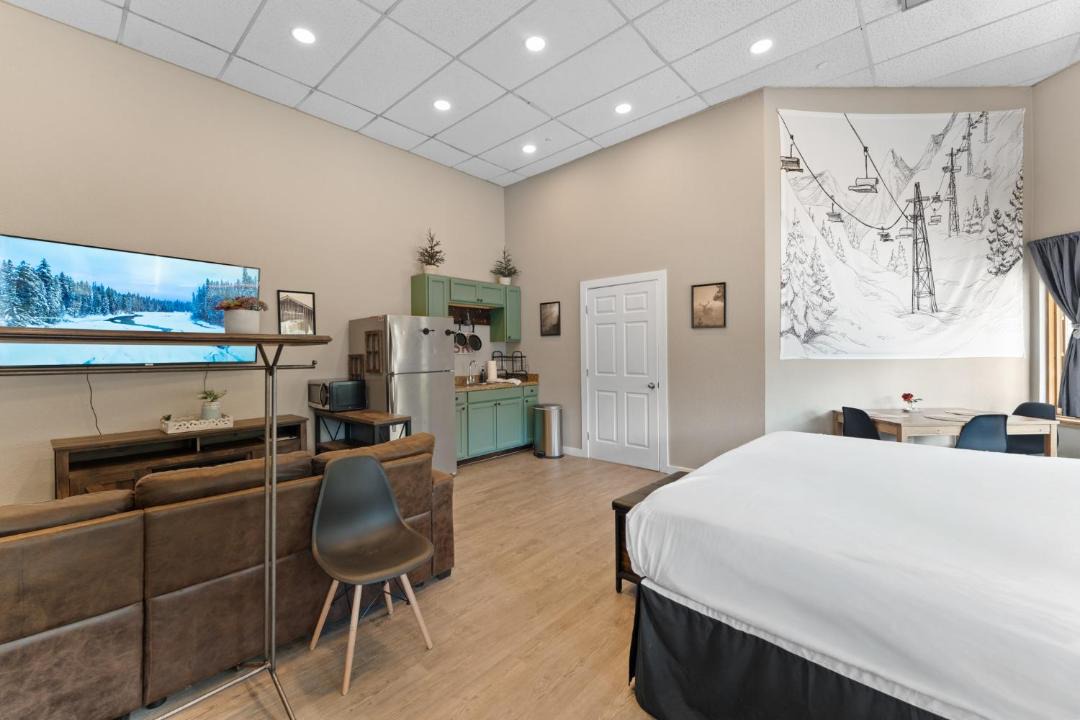 Photo of Bedroom in Lakeside Village