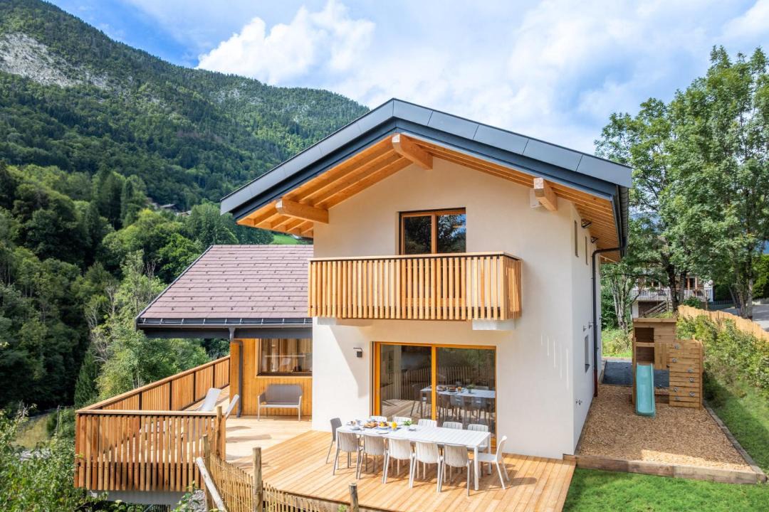 Photo of Others in Thones