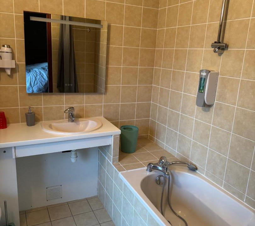 Photo of Bathroom in Peron