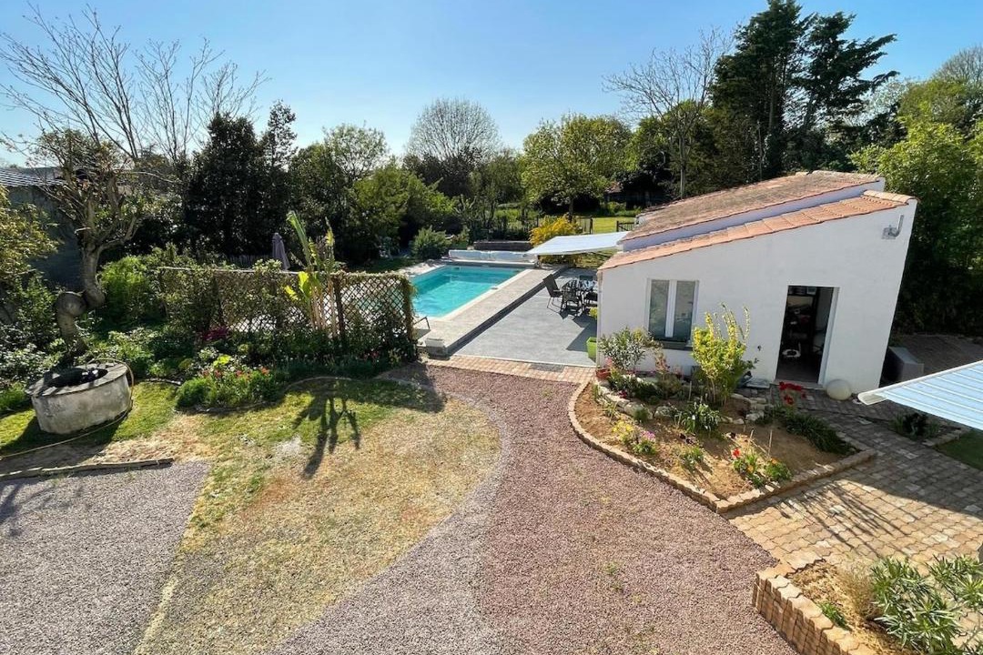 Photo of Others in Grues