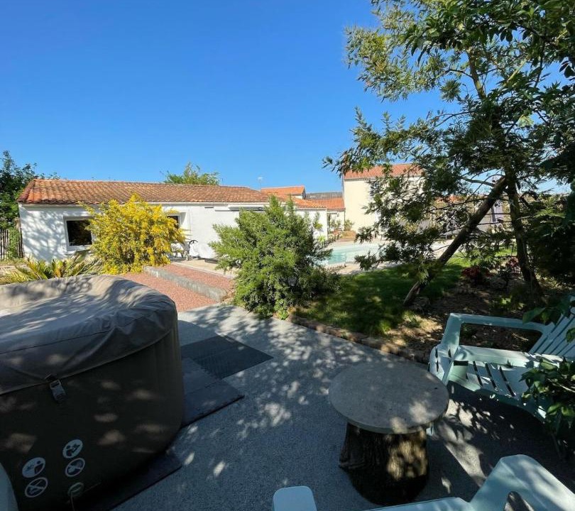 Photo of Others in Grues