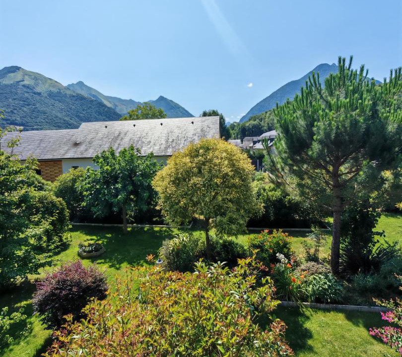 Photo of Others in Adast