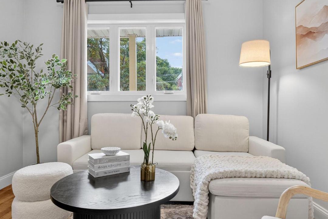 Photo of Livingroom in Magoun Square