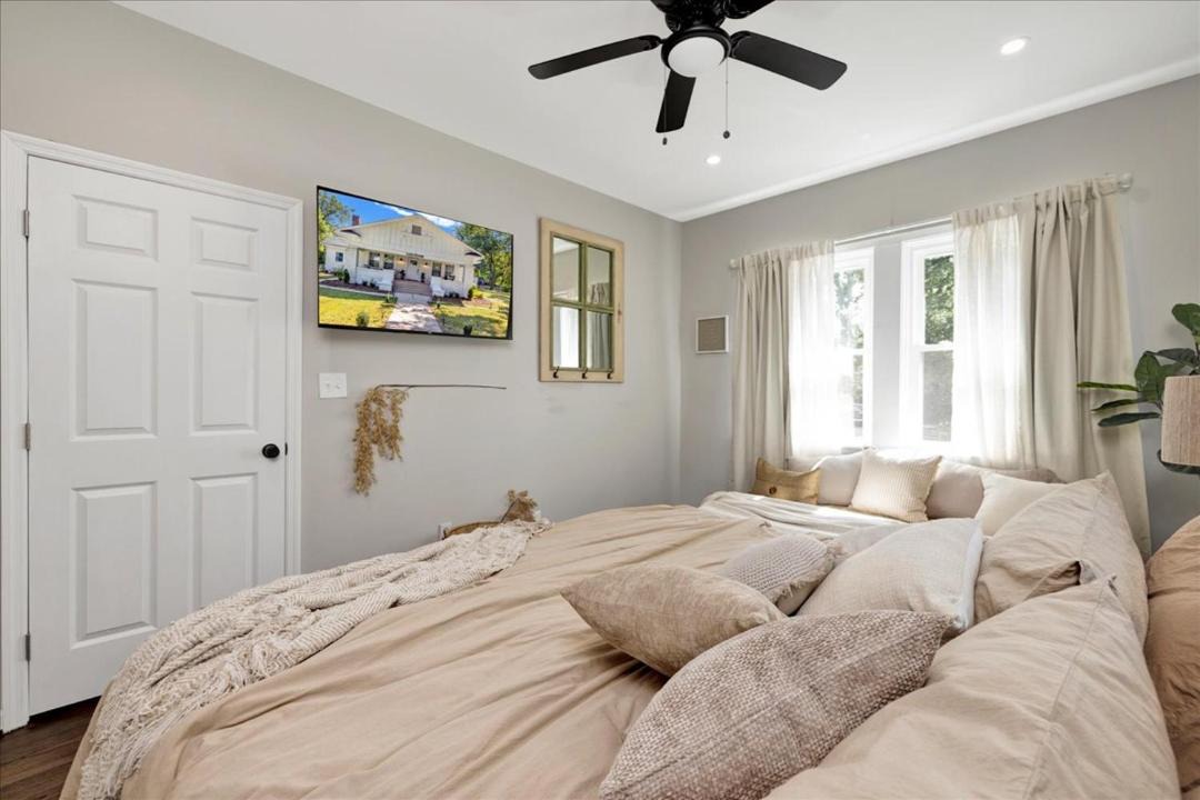 Photo of Bedroom in Crestline Heights