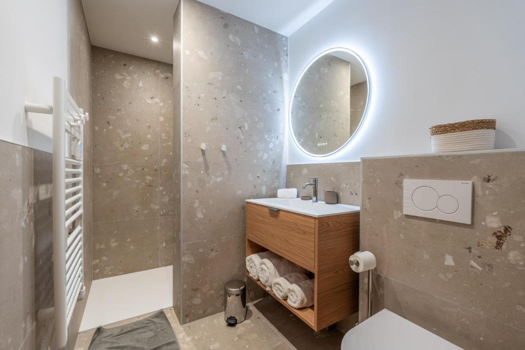 Photo of Bathroom in Thones