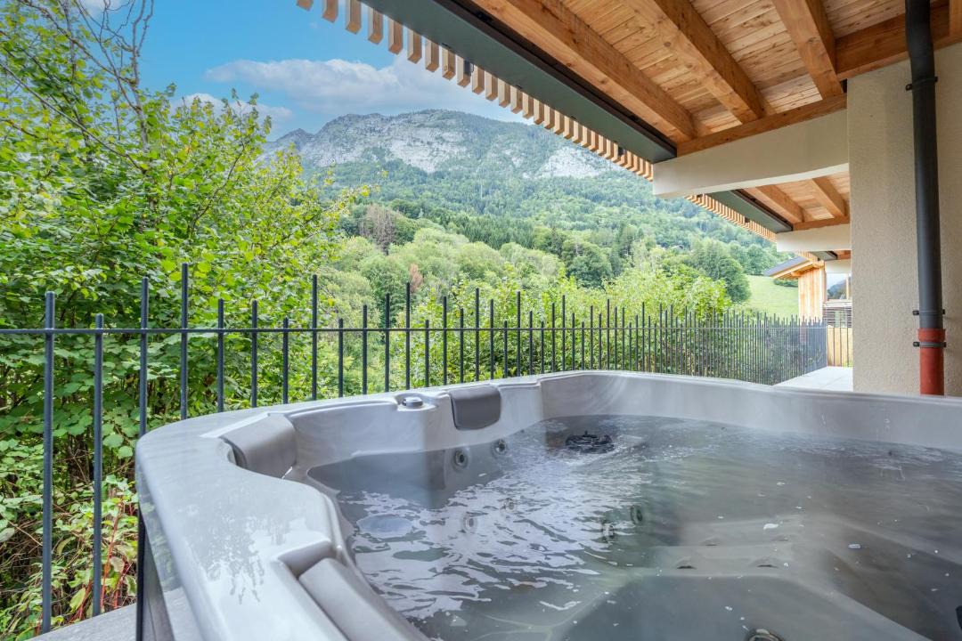 Photo of Others in Thones