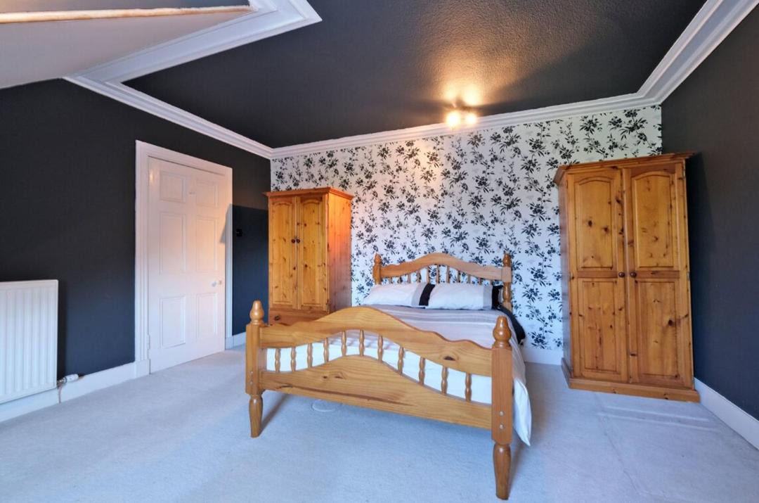 Photo of Bedroom in Cults