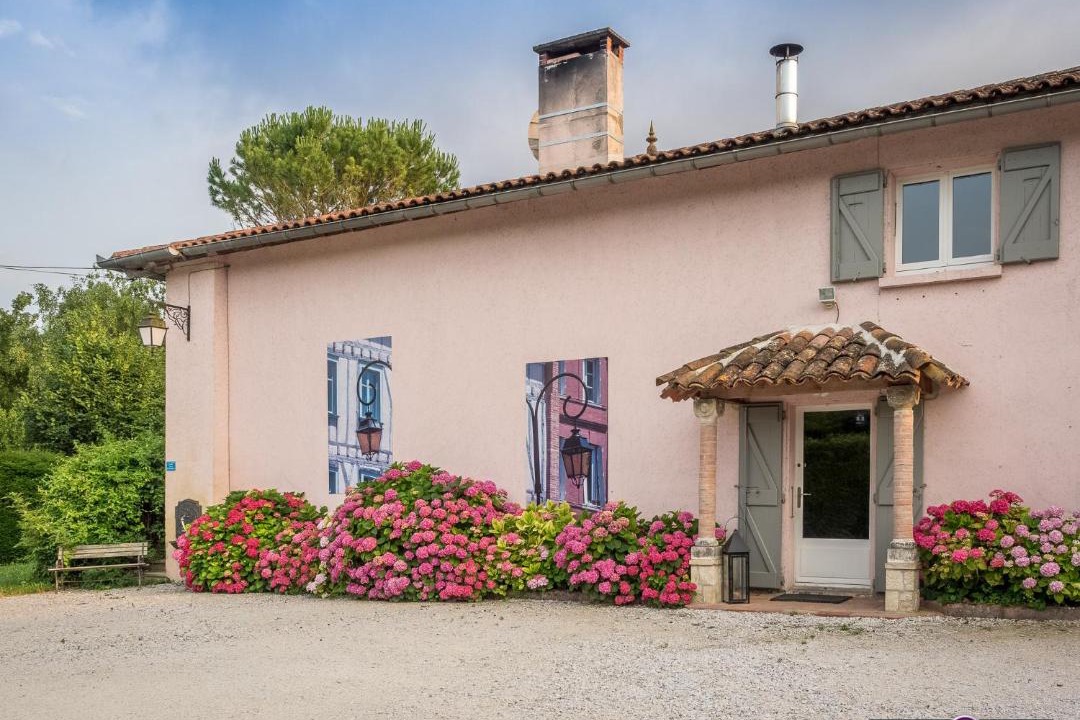Photo of Buildings in Loubens-Lauragais