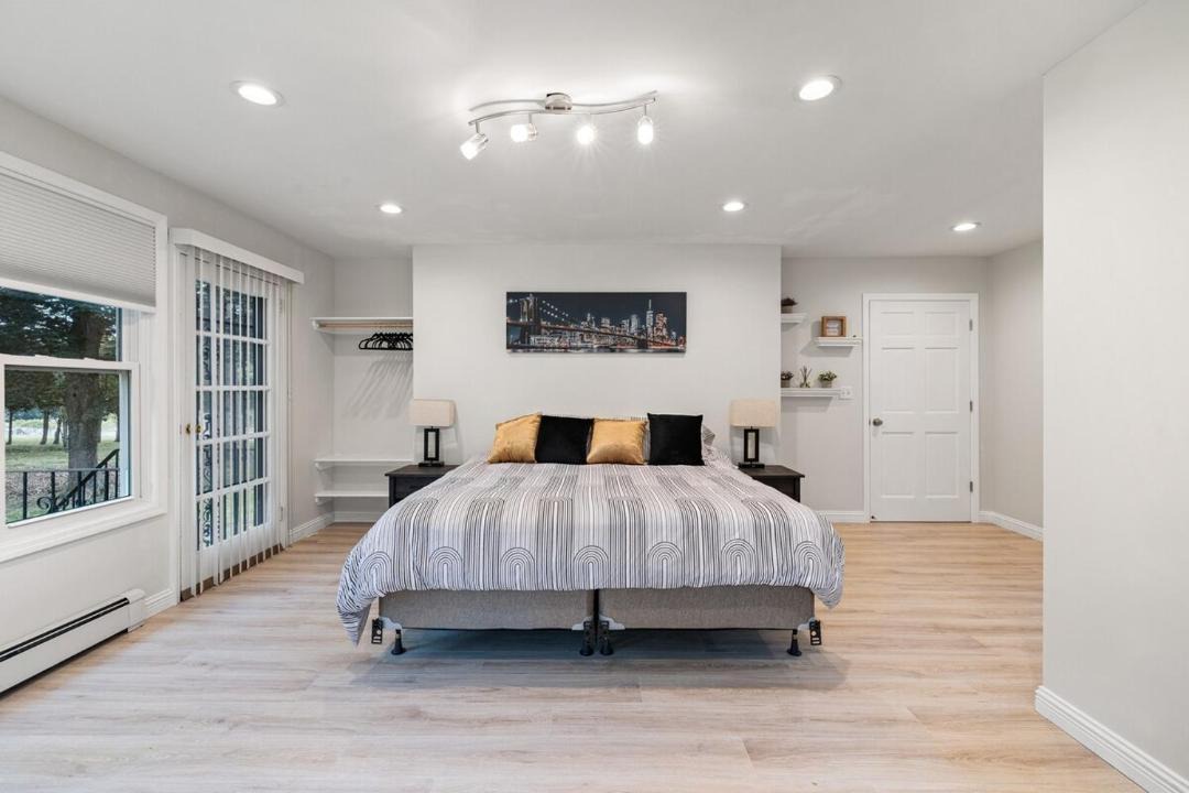 Photo of Others in Monroe