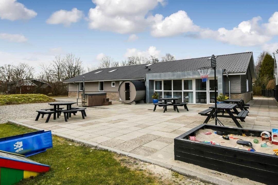 Photo of Others in Falen