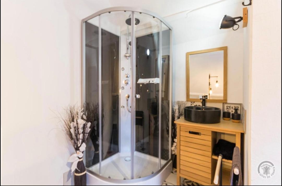 Photo of Bathroom in Juaye-Mondaye