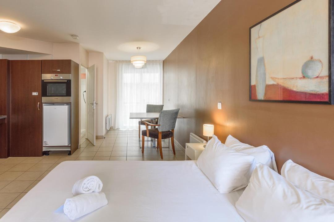 Photo of Others in Carmes